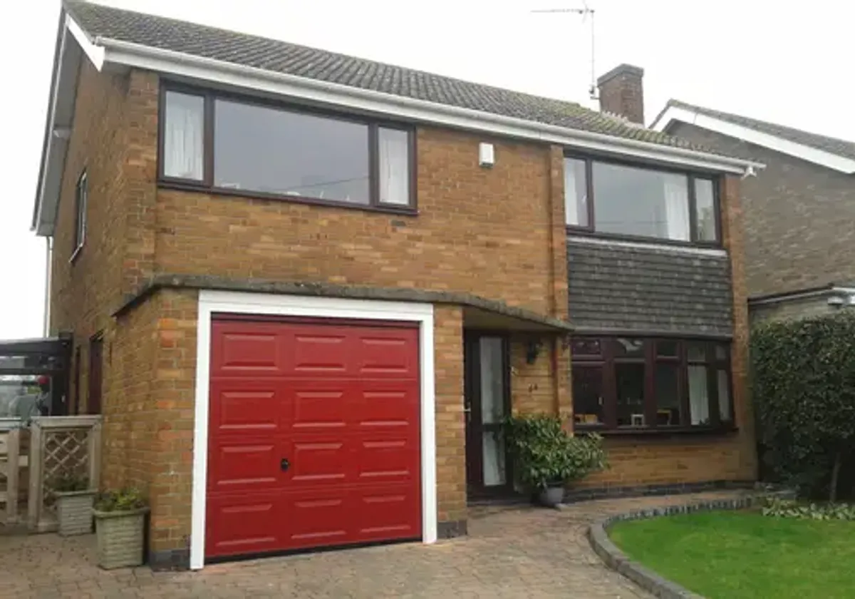 Cover for Custom Colour Sectional Garage Door – Personalise Your Home’s Exterior