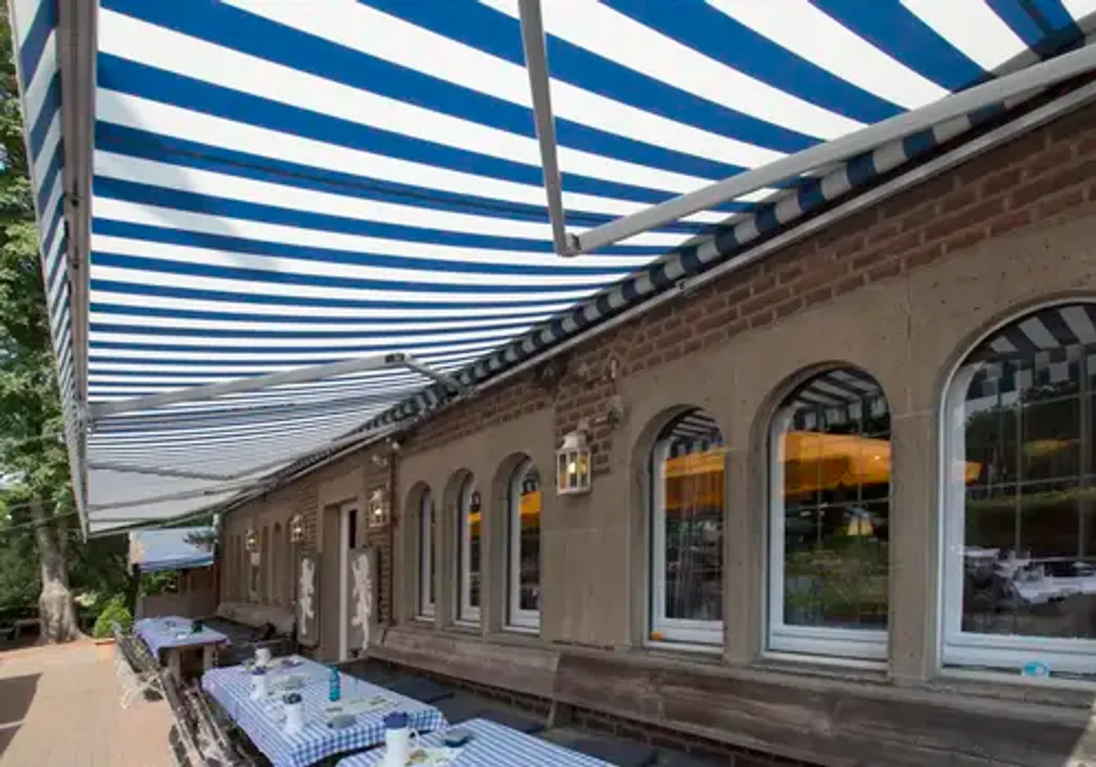 Cover for Commercial Awnings: Creating Outdoor Space for Hospitality and Business