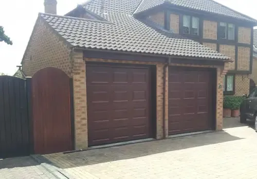 Cover for Timber Effect Garage Door Installation – Elegant and Cost-Effective Solutions