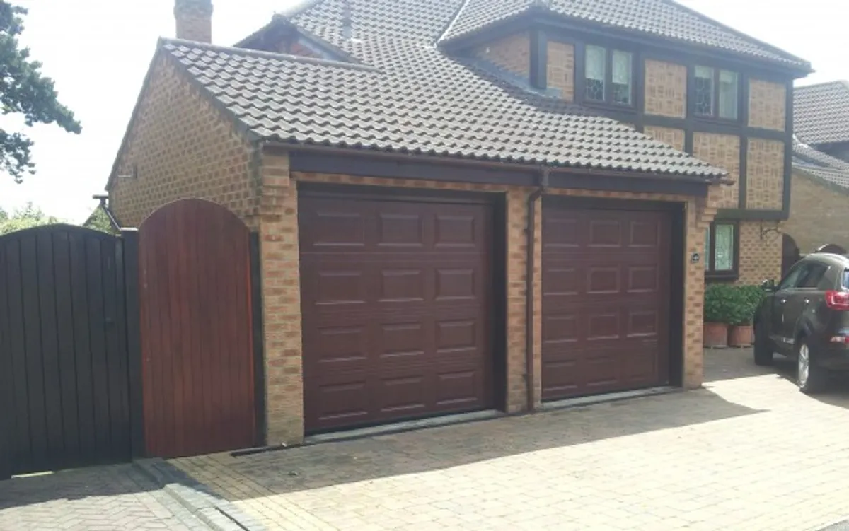 Cover for Timber Effect Garage Door Installation – Elegant and Cost-Effective Solutions